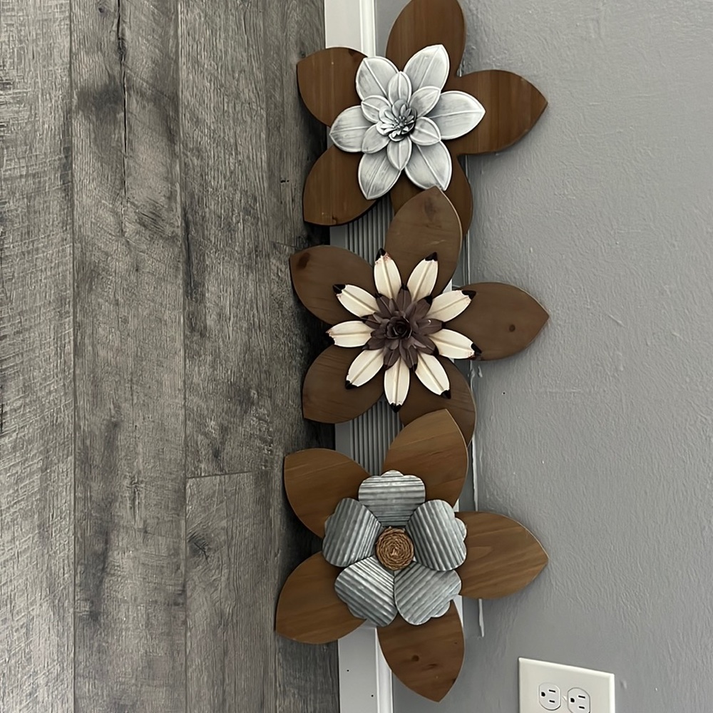 3 wooden hanging flowers